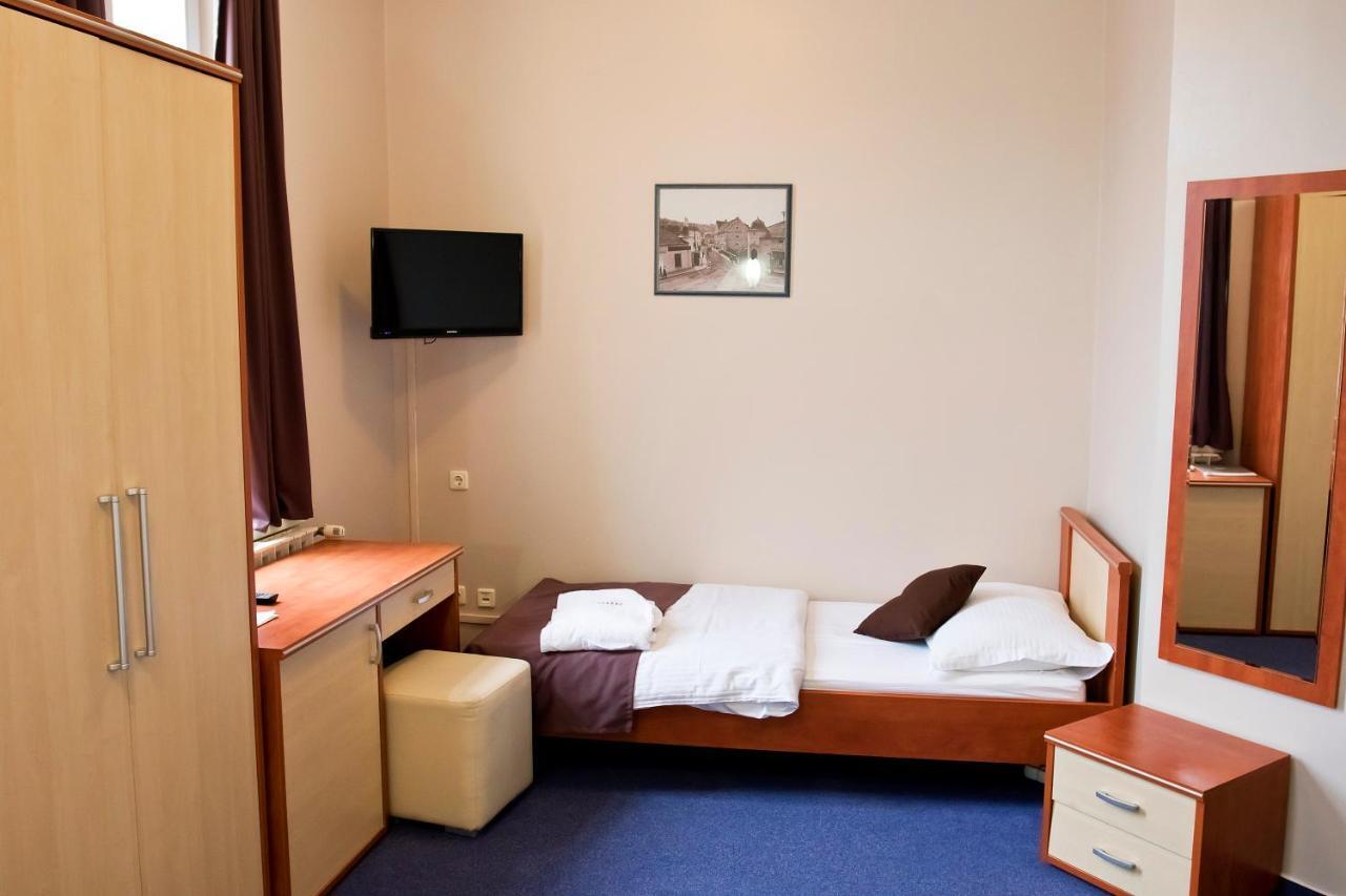 Hotel Pakrac ภายนอก รูปภาพ